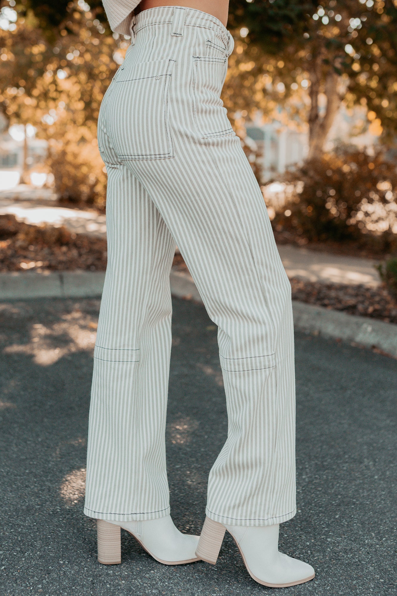 Marcus Straight Leg Striped Mica Denim Jeans (Grey Dawn)