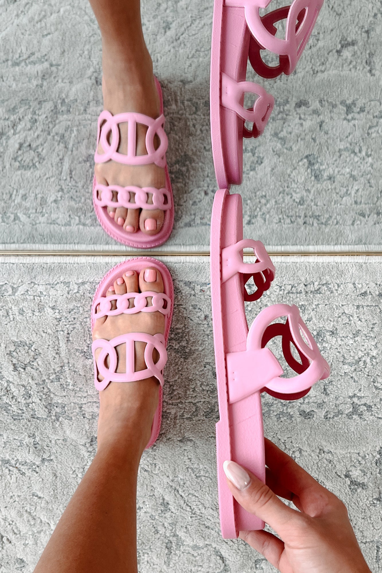 I've Been Everywhere Chain Motif Sandals (Pink)