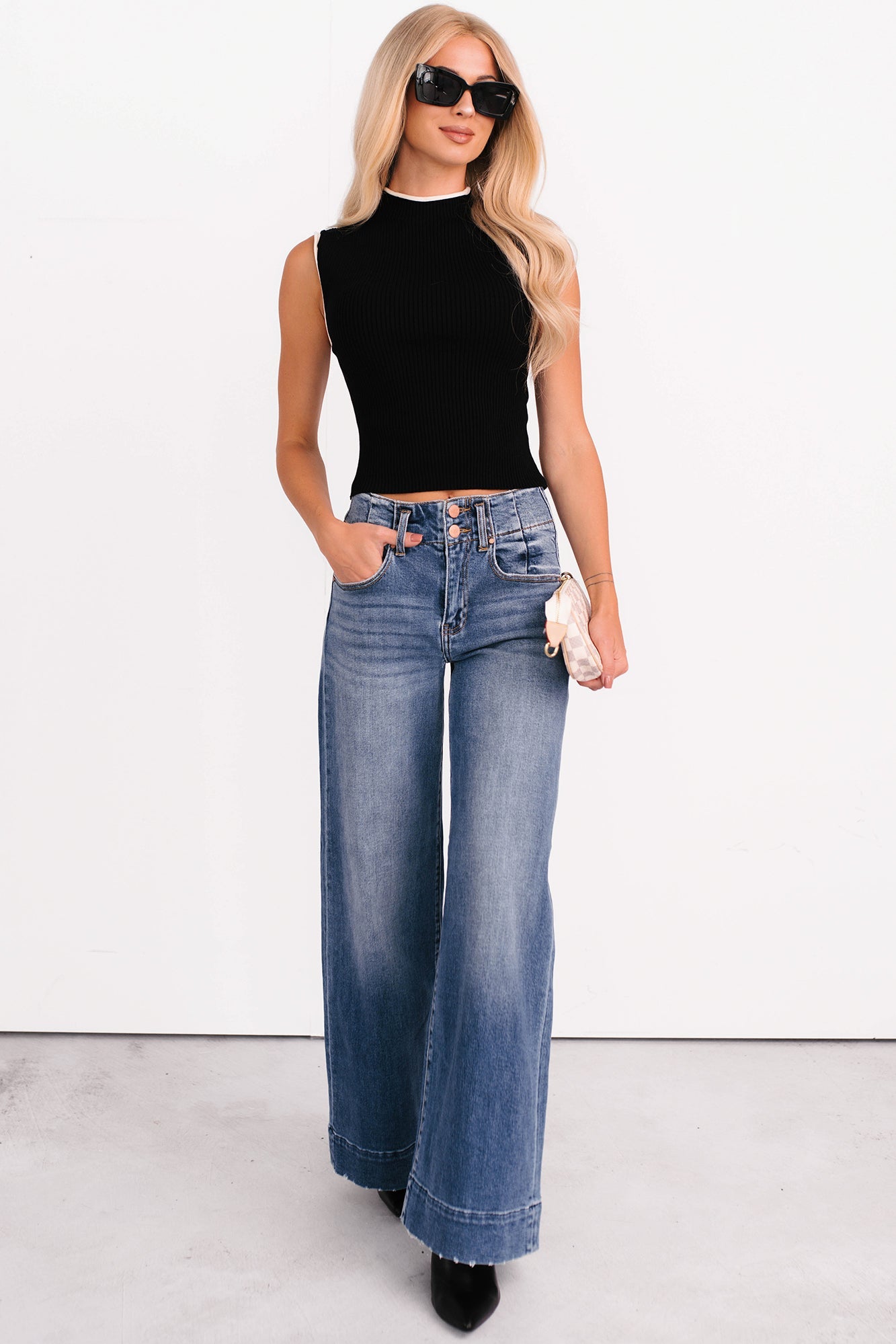 Gonna Go Far Contrast Trim Sleeveless Top (Black/Cream)