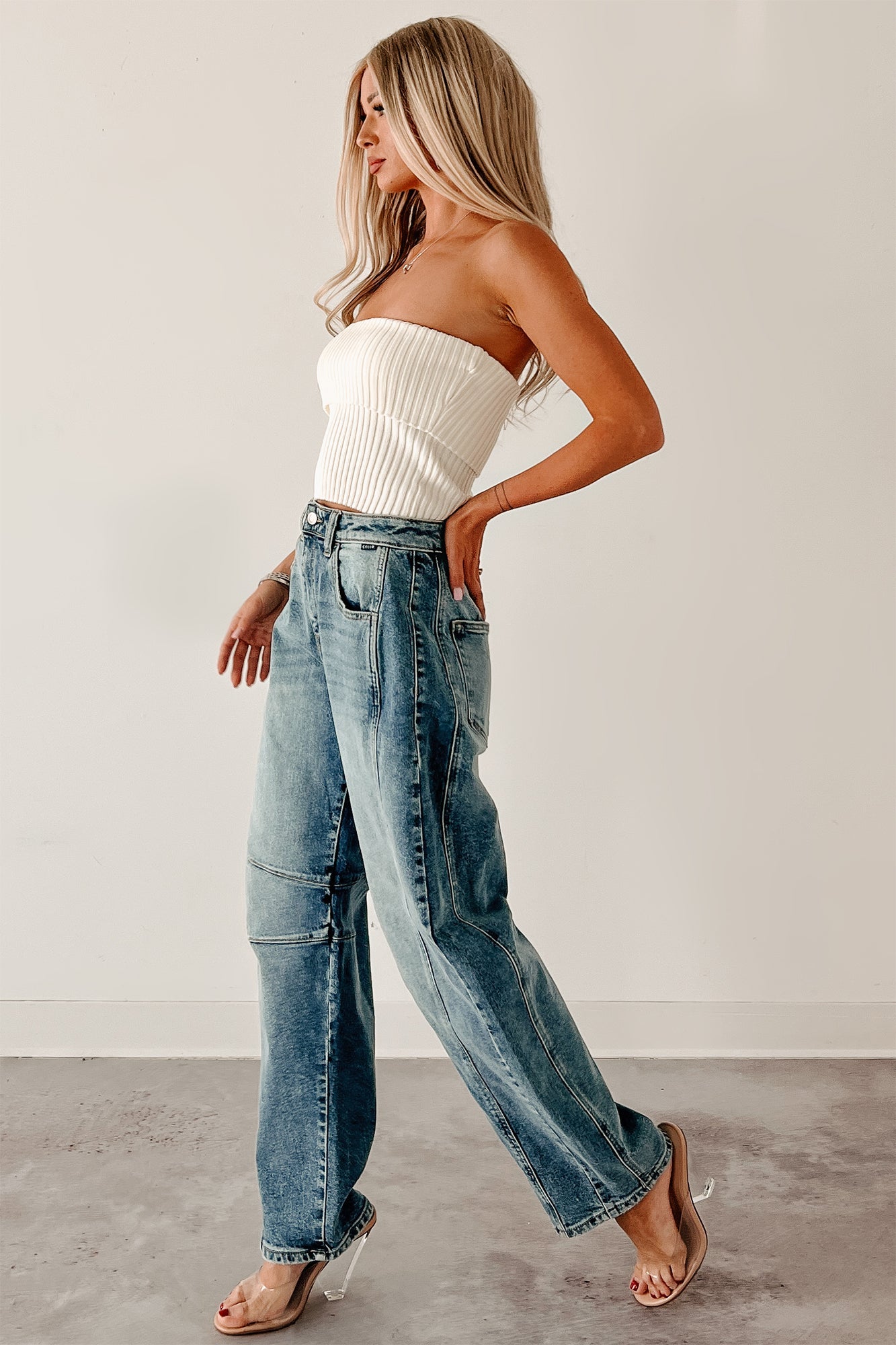 Ardin Mid Rise Barrel Cello Jeans (Medium)